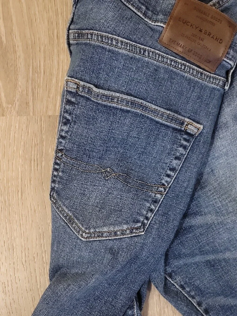 Lucky Brand Men's Slim Straight Jeans  Blue Wash Size 34x30. 410 Authentic Slim.